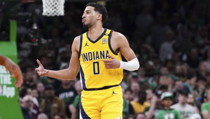  步行者哈利伯顿三分雨，逆转篮网  