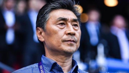  尼斯主帅赛后炮轰裁判，争议判罚引发舆论风波  