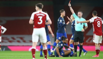  枪手阿森纳主场完胜维拉紧追榜首集团