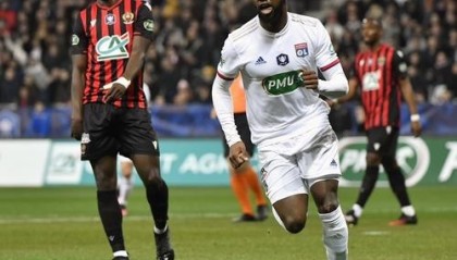  法甲黑马崛起，朗斯连胜跻身前三甲  