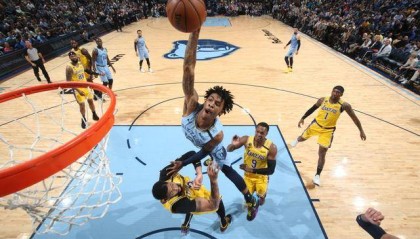  灰熊新秀单场二十八篮板创纪录  