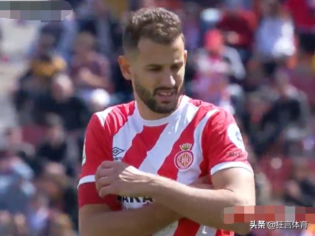  特鲁瓦年轻后卫失误送礼遭球迷质疑  