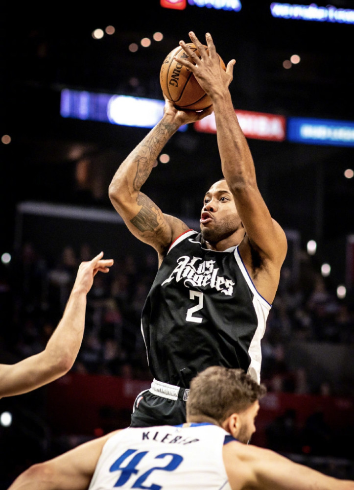  独行侠三分如雨射穿鹈鹕，东契奇妙传串联全队